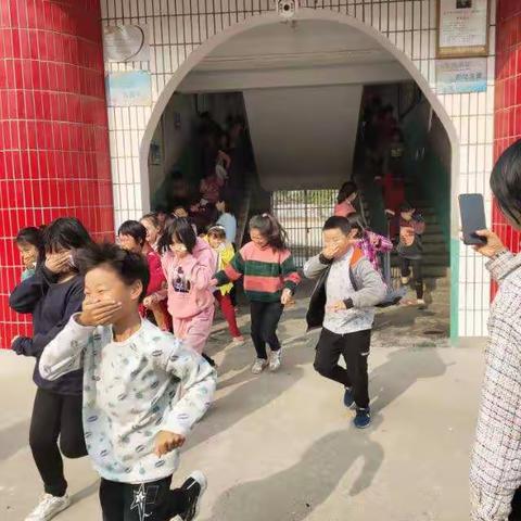 万金店镇黄庄小学消防演练