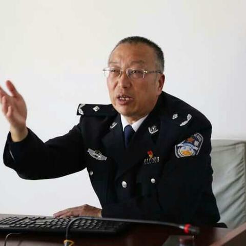 励警铸剑  利剑待出--特级教官周钢老师为新警培训班学员授课