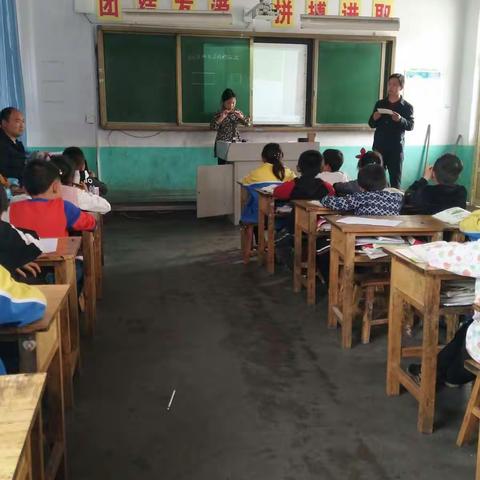 韩旺中心学校数学教研活动：在动手操作中快乐的学习