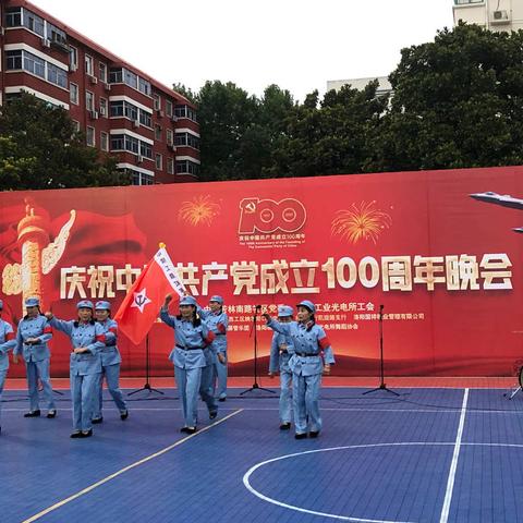 奋斗百年路      启航新征程