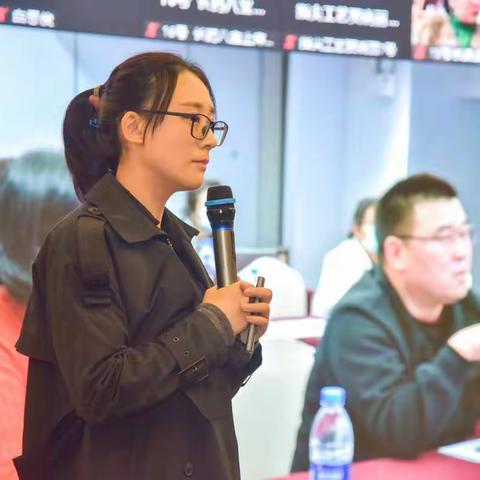 喜报！恭喜剪纸艺术工作室周杨取得陕西省首届女性创业创新大赛二等奖的好成绩