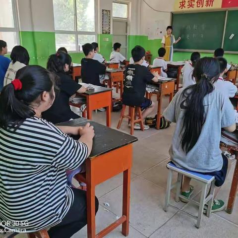 [十里铺中心校北小留小学]——安全主题班会