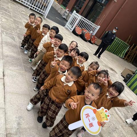 建德市月亮湾幼儿园托一班第一学期活动集锦