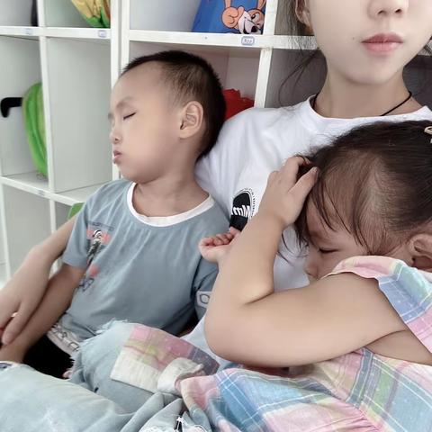 余坪中心幼儿园小一班九月份《我上幼儿园啦》✨