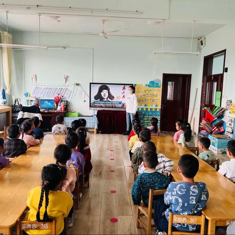 “知雷锋、颂雷锋、学雷锋”—丁庄街道实验幼儿园大二班学习雷锋精神主题活动