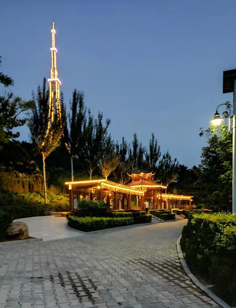 特别是游花果山和金河大桥,游览了北票花果山和湿地公园.利用业余时间