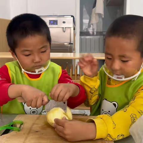 大班生活区制作薯条