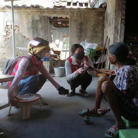 独居老人的话：“我的仔们辛苦了，你们很细心很体贴”