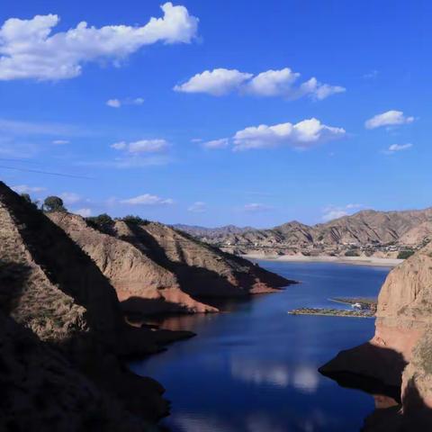 晚霞映平湖；诗意静水湾