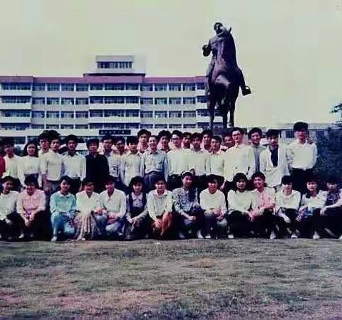 翻开校园记忆 畅想同学情谊