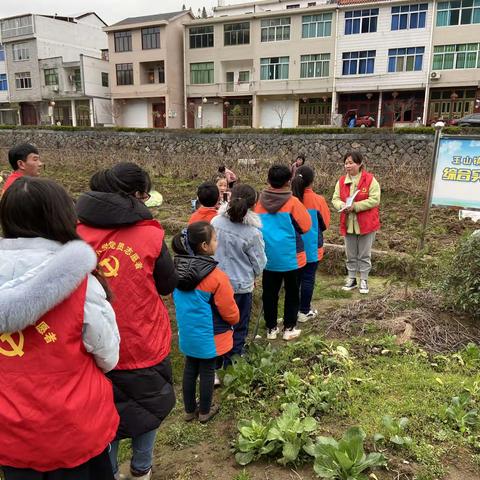 磐安县玉山镇中心小学党支部开展了关爱留守儿童“相‘玉’春日里 共植爱心树”植树节活动