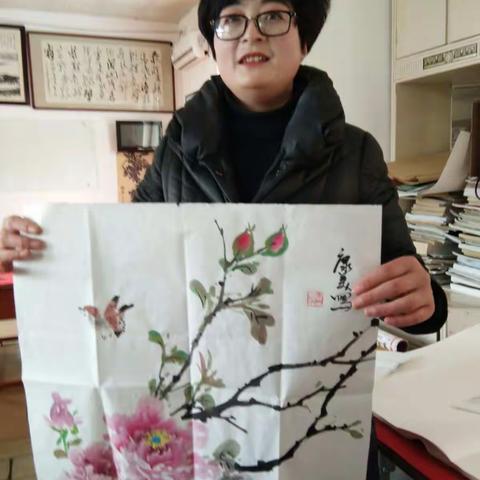 康美(艺术简介)出生于1973年，曾进修清华美术学院高级研修班、中国美术学院，江苏省花鸟研究会会员。