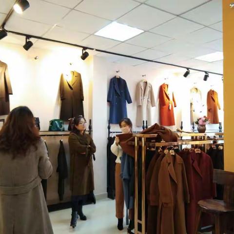 鑫星制衣工厂直营店在简一易物公司隆重开业，全场折扣，惊喜不断…