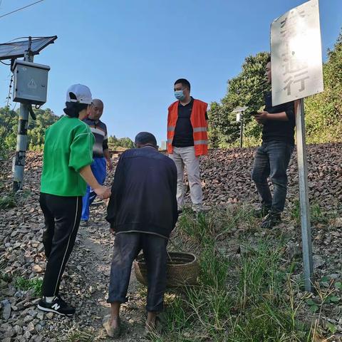 龙虎山景区上清镇铁路安全巡查，宣传，确保二十大期间铁路沿线安全稳定