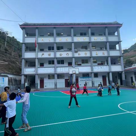 抓常规 严勤细实促成长——田坝乡三合小学开展教学常规检查