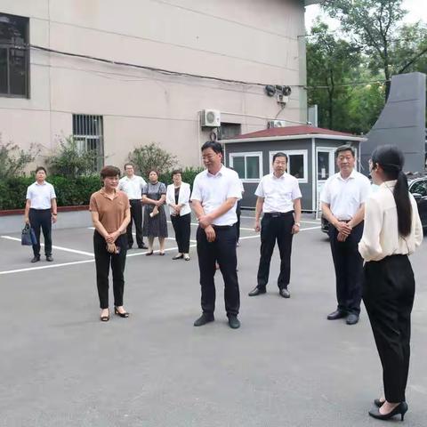 县委书记杨旭东到审计局调研工作