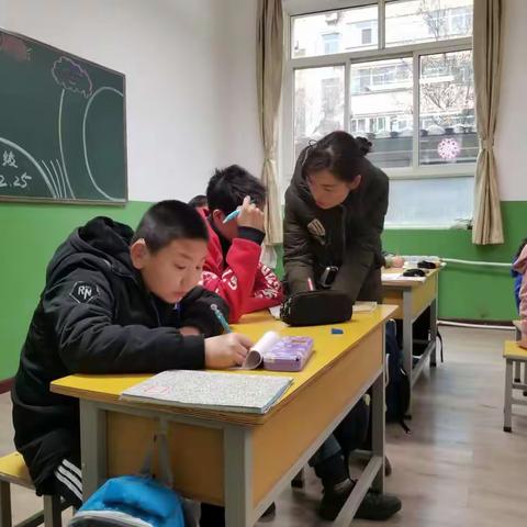 随堂听课助教学 听评导帮促成长