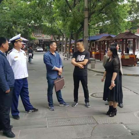 区特色街区和总部楼宇经济发展服务中心联合相关部门对三学街开展联合安全检查