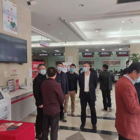 省分行保卫部马燕飞副总经理来开发区支行开展两会期间安全检查及指导工作