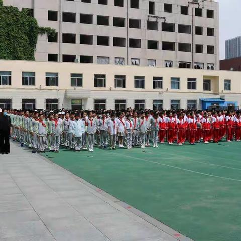 民主小学“师生心向党，共筑中国梦”主题升旗仪式