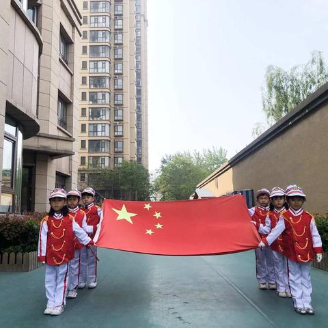 “国旗下成长”百大嘉苑幼儿园升旗仪式