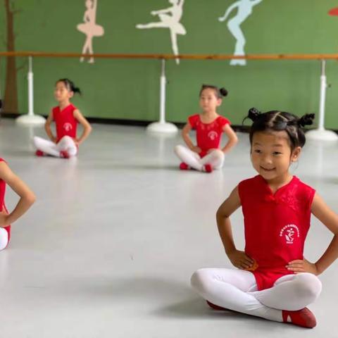 2021新贝蕾舞蹈艺术学校暑假二<1>班美篇