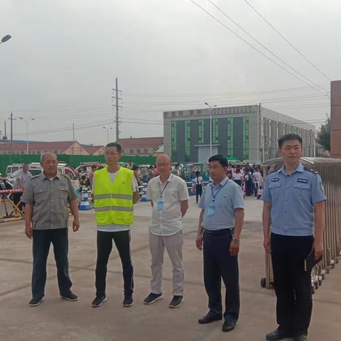 姜楼镇中心小学安全护学在行动