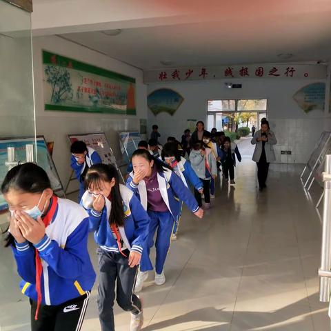 姜楼镇中心小学举行消防安全应急疏散演练