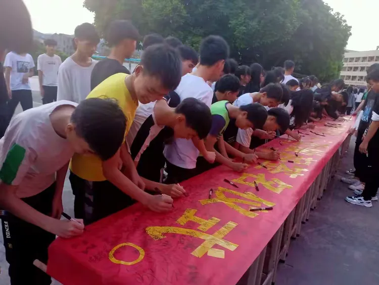 容县六王中学2020年"珍爱生命,预防溺水"演练,宣誓,签名活动