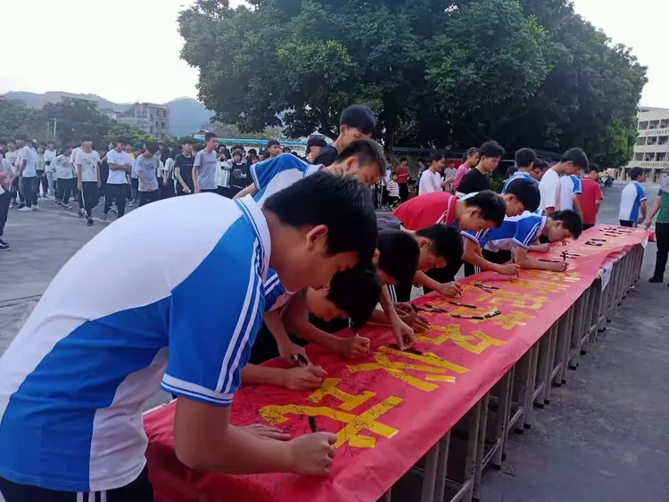 容县六王中学2020年"珍爱生命,预防溺水"演练,宣誓,签名活动