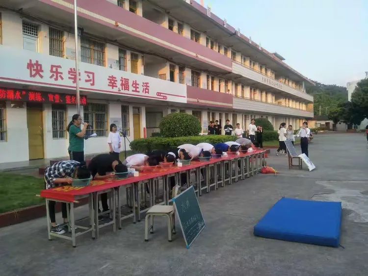 容县六王中学2020年"珍爱生命,预防溺水"演练,宣誓,签名活动