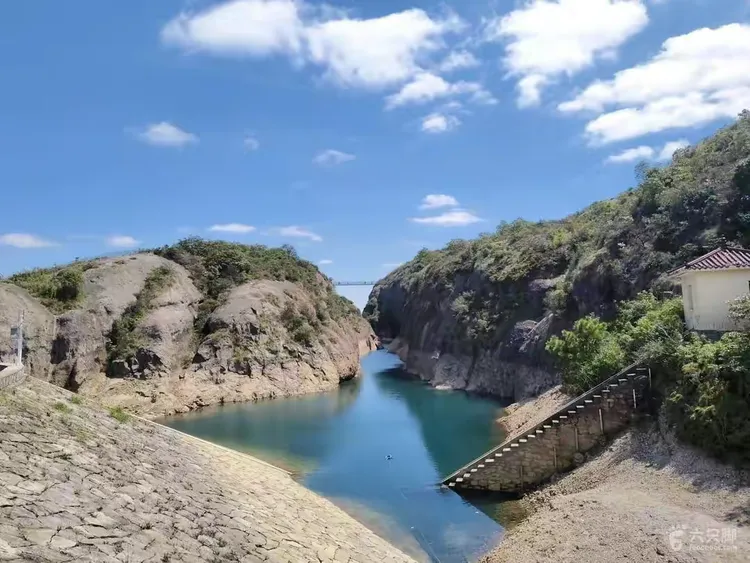 后山景色00:12日月同辉方山腰带玉女瀑,鹊桥,瑶池,日月同辉:一聚景