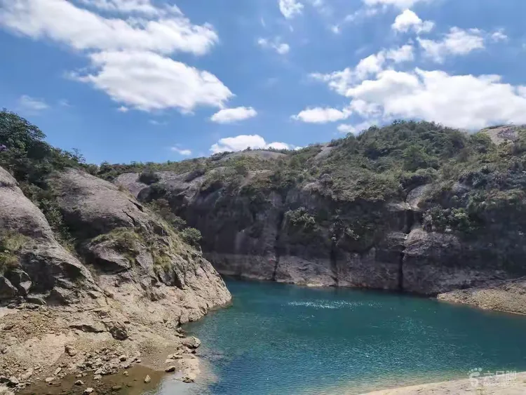 后山景色00:12日月同辉方山腰带玉女瀑,鹊桥,瑶池,日月同辉:一聚景