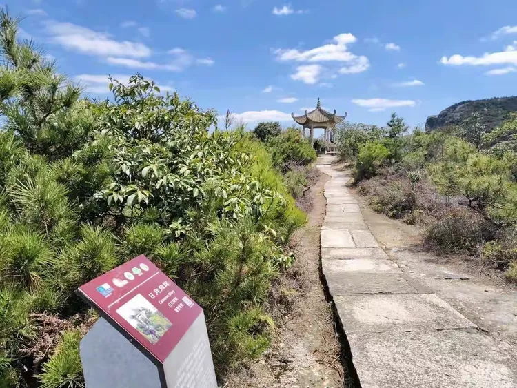 后山景色00:12日月同辉方山腰带玉女瀑,鹊桥,瑶池,日月同辉:一聚景
