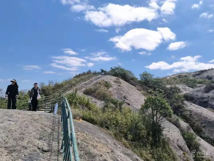 后山景色00:12日月同辉方山腰带玉女瀑,鹊桥,瑶池,日月同辉:一聚景