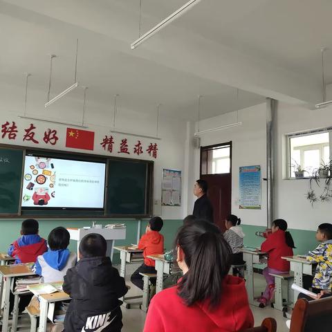 新堡小学科学课听评课活动