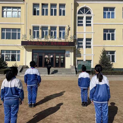 连珠山镇小学举行“小手拉大手、文明伴我行”活动启动仪式