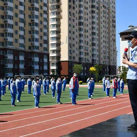 狠抓法治教育，打造平安校园