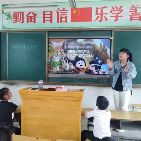 王二岗中心小学“学习少队知识、规范少队礼仪”活动