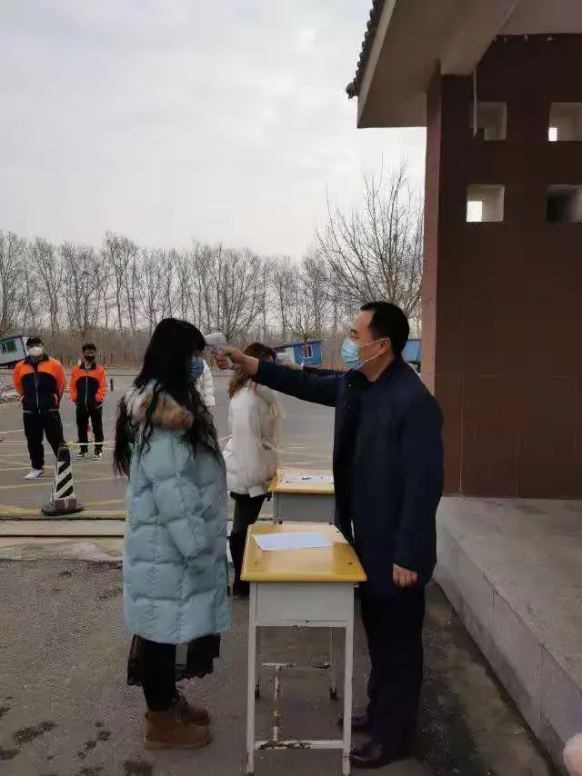大庆市第三十五中学开展新冠肺炎疫情防控应急演练