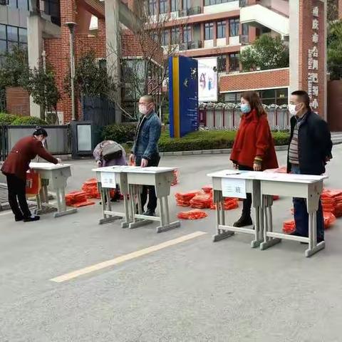 疫情无情，巴蜀有爱|合川巴蜀新书发放送温暖