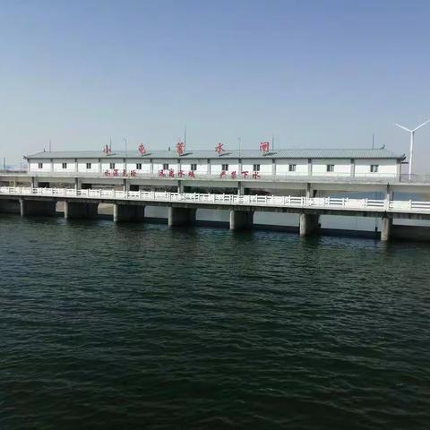 千方百计保春灌