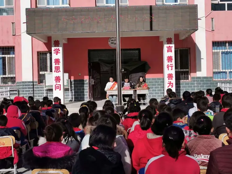叶城二牧场学校开展法治开放日活动