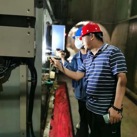 柴电公司总经理杨世江对现场水工建筑物进行联合检查