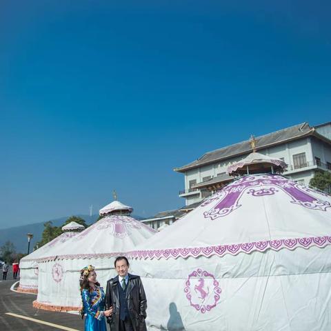 我崇拜你像个英雄  你宠爱我像个孩子