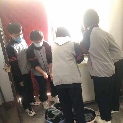 疫情无情，师生有情——疫情留校期间组织学生清洗换洗的衣物