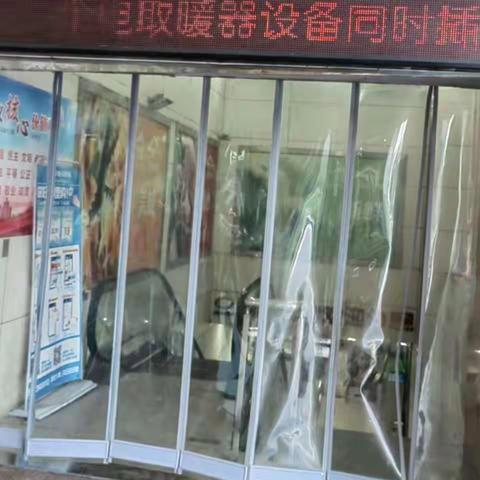 荆宜区域监利店春季门帘更换及服务台大扫除