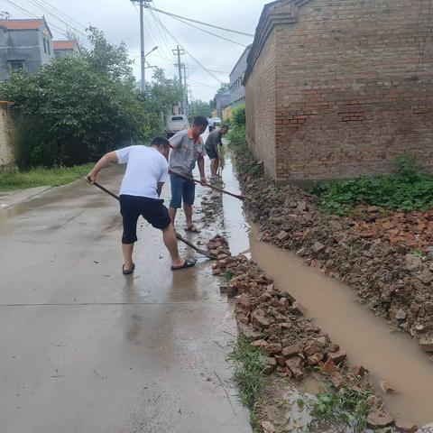 持续阴雨，支部书记闻“汛”而动