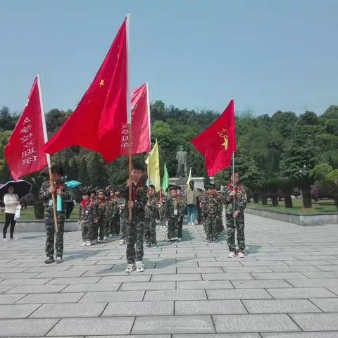 缅怀英勇先烈，弘扬革命精神——2019年攸县国励学校清明节烈士陵园扫墓活动