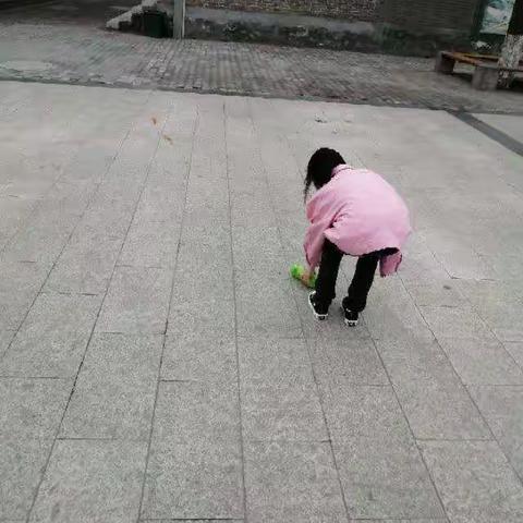 保护环境，人人有责，爱护环境，从我做起！城关小学三年级一班